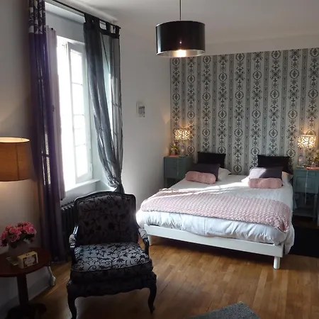 Maison D'Hotes Les Belles De Mai Pontorson Room photo