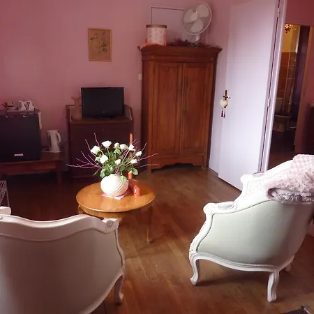 Maison D'Hotes Les Belles De Mai Pontorson Room photo